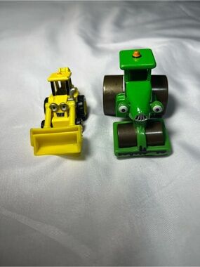 Lot of 2 Vintage 2004‎ Bob the Builder Scoop & Roley Vehicles Diecast Toy Cars